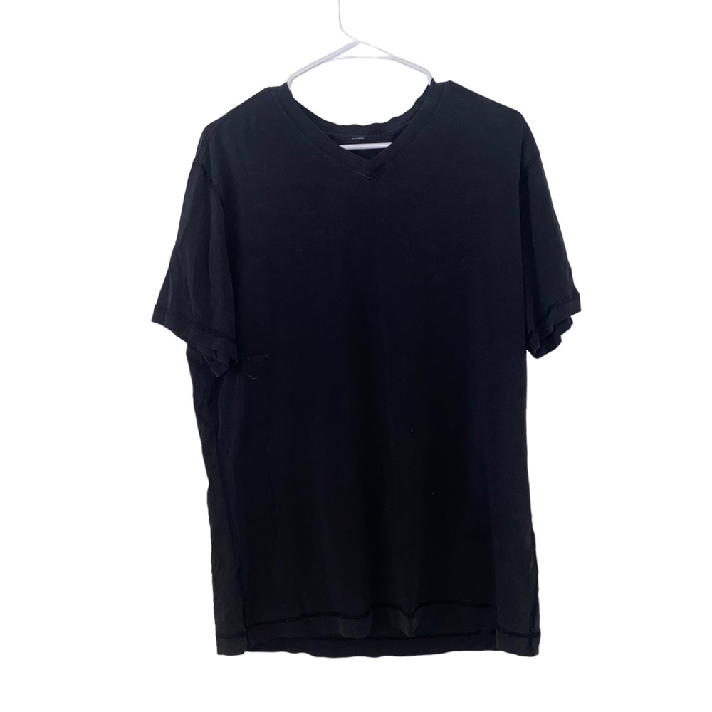 Men’s lululemon v neck short sleeve tshirt